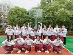包含高尔夫友谊赛掀起高潮，江汉雷豹队绝杀岭东雄狮队，老将里程碑之夜——韧性比赛的样板的词条