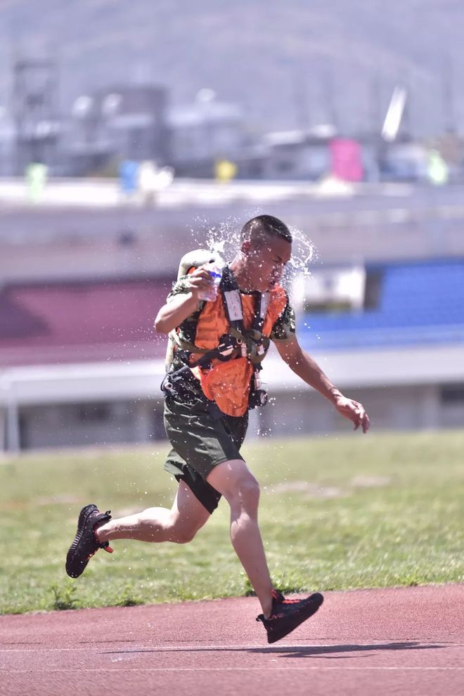 摩托车赛淘汰赛，三湘玄武队与河套闪电队读秒扳平，体能对抗拉满！轮换效果显现(交警大队参加摩托车驾驶技能比武竞赛)