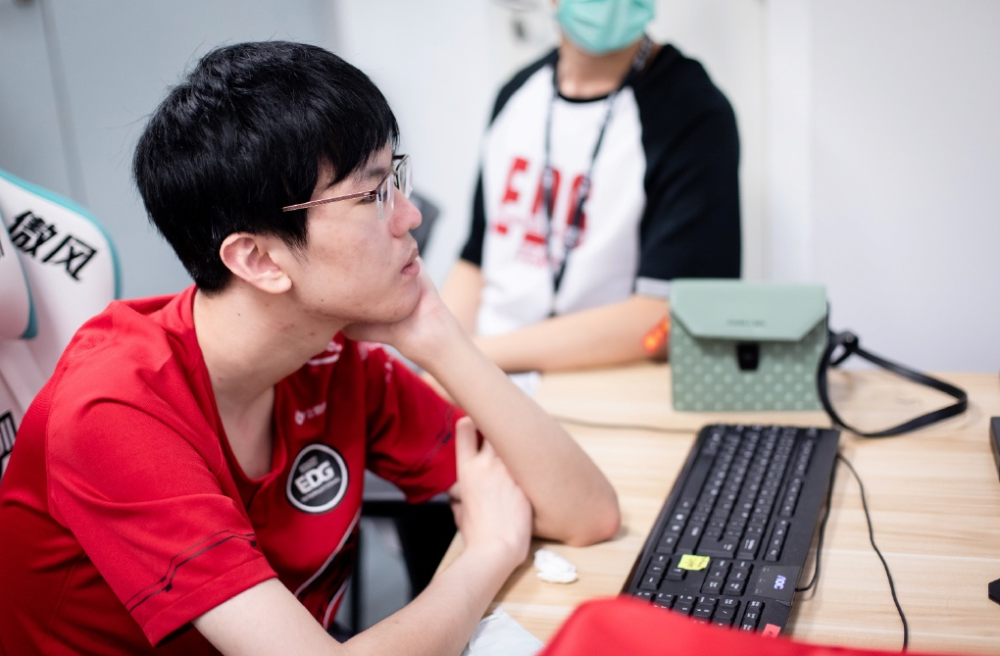 南宫体育-Scout官方宣布大比分获胜新规，巴黎圣日耳曼引发争议！气势如虹延续(利雅得全明星vs巴黎圣日耳曼)