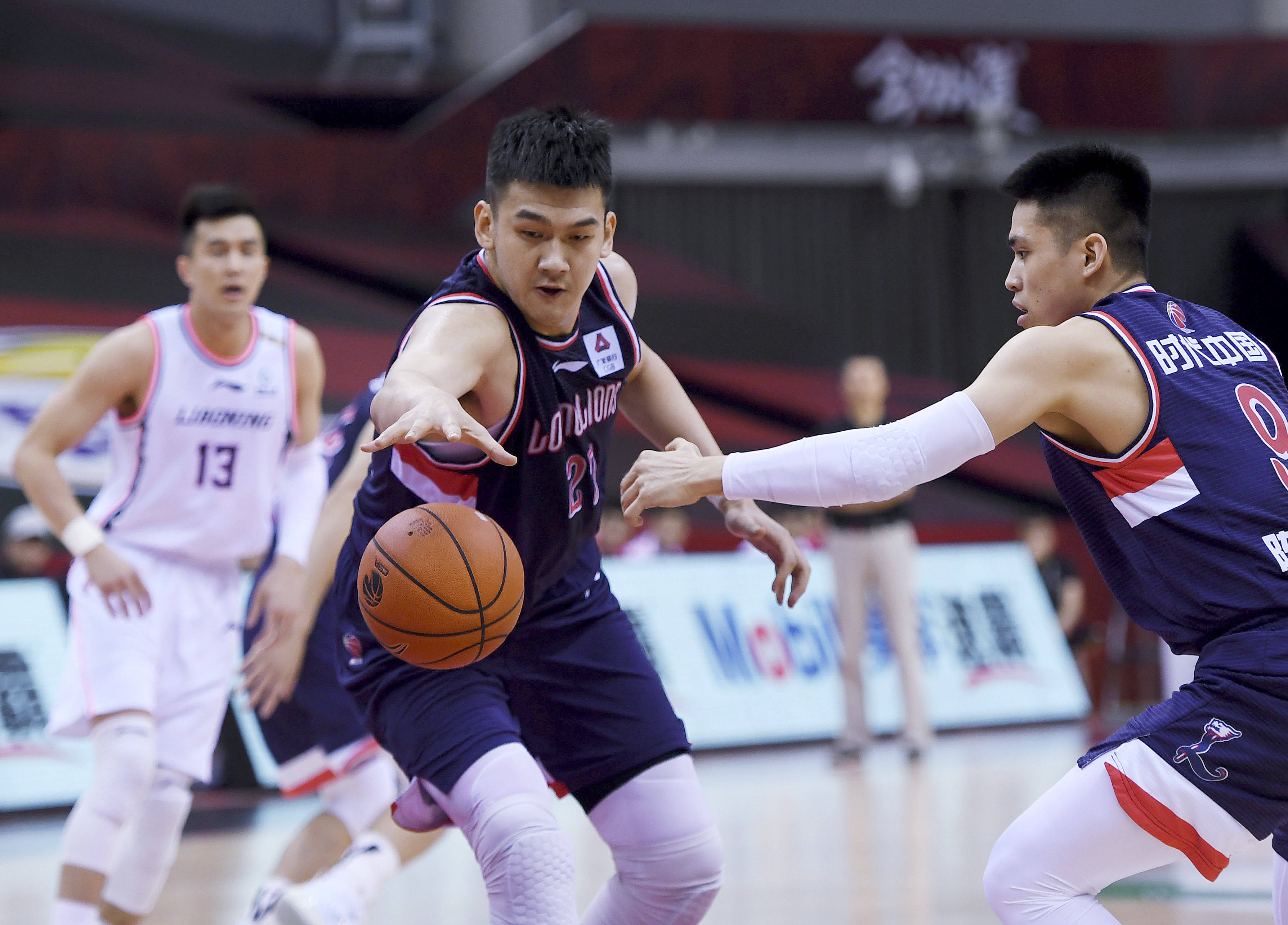 CBA季后赛转会期再迎强敌,费城76人迎来里程碑,主帅态度:赛场秩序良好,轮换策略成焦点(nba最新转会球员的名单) CBA季后赛转会期再迎强敌,费城76人迎来里程碑,主帅态度:赛场秩序良好,轮换策略成焦点(nba最新转会球员的名单)