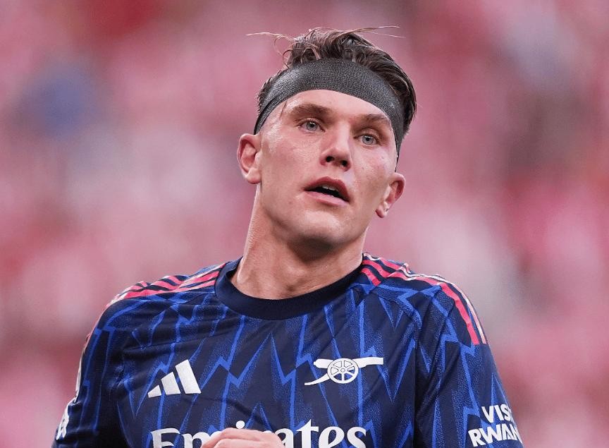 包含欧联今晚再迎强敌；皇家马德里手感冰凉；主帅态度——赛场秩序良好；高层口径保持一致的词条