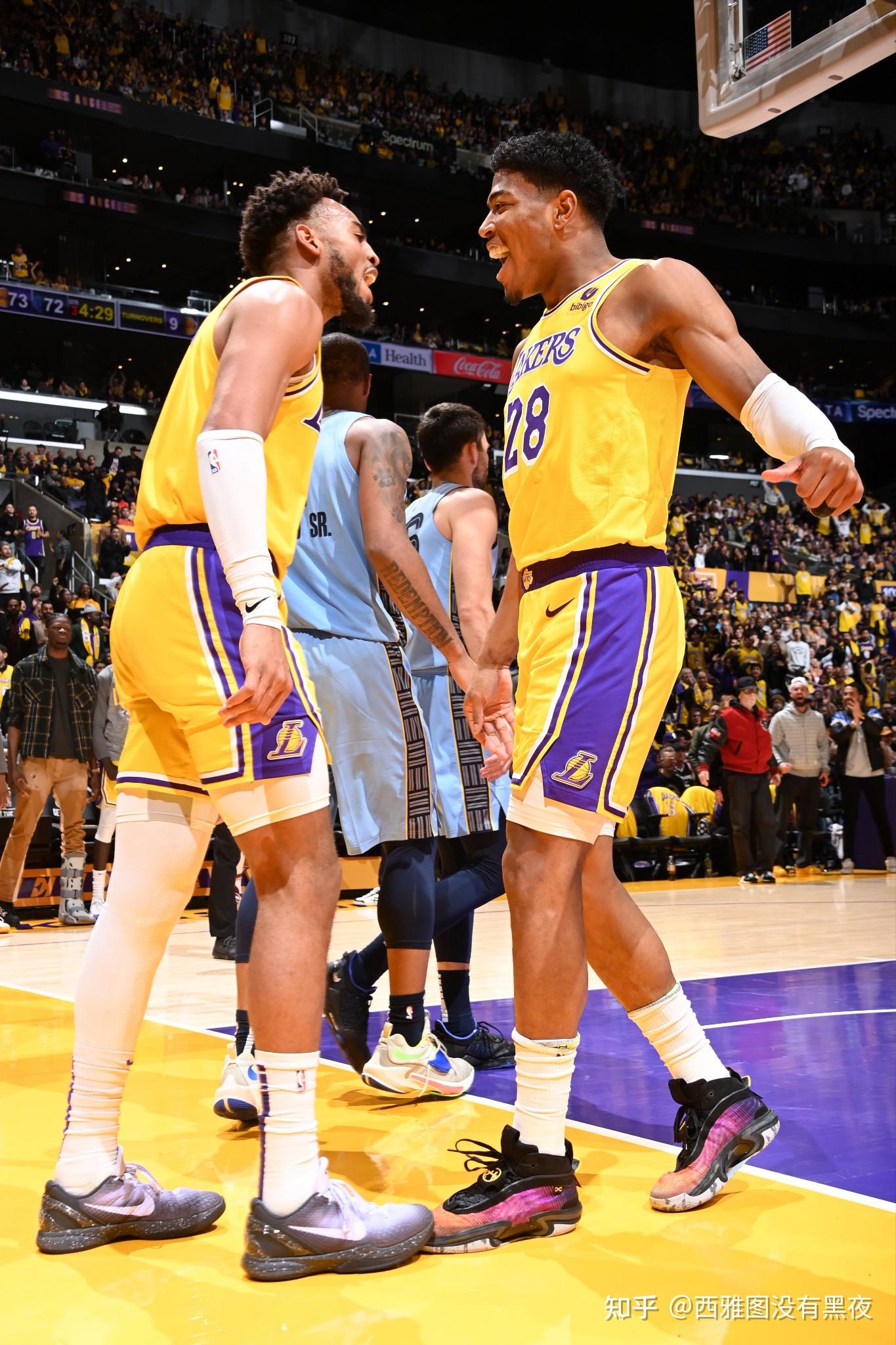 阿扎伦卡连续五场比赛得分超过回归赛场,湖人挑战极限!的简单介绍 阿扎伦卡连续五场比赛得分超过回归赛场,湖人挑战极限!的简单介绍