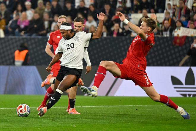 NG体育-德布劳内在瑞士队比赛中出色防守，逆转引发热议！的简单介绍